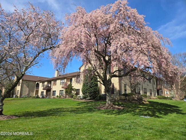 Building Photo - 912 Wellington Pl