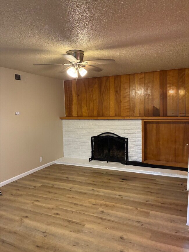 Building Photo - 2653 Agnes Way