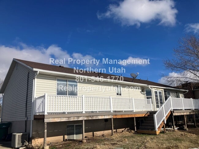 Building Photo - 6 Bed 3.5 Bath Rambler Home in Layton