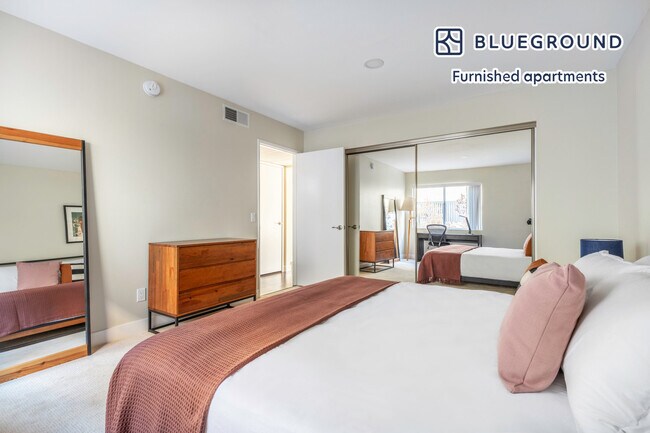 Building Photo - 960 N Alfred St