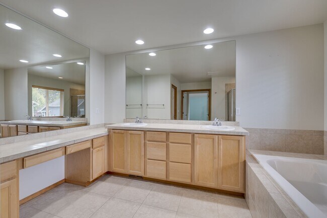 Building Photo - For Rent | $4,000/mo | Stunning 4-Bedroom ...