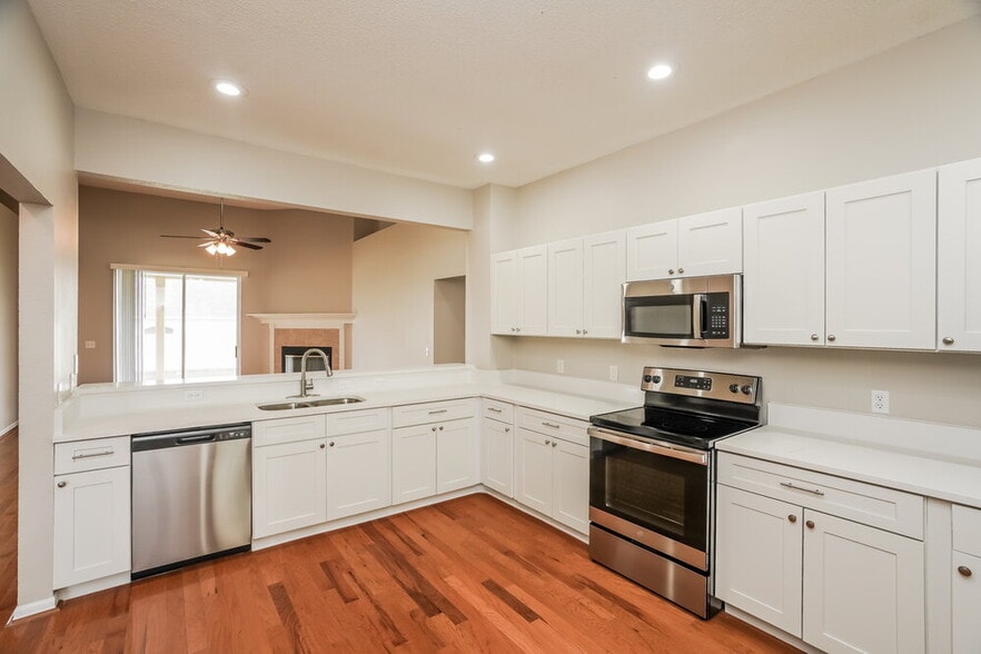 Building Photo - 7545 Jessamine Dr
