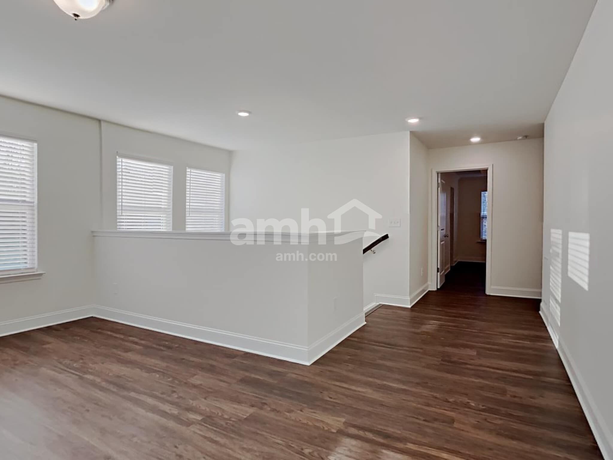 Building Photo - 5175 Valley Dr