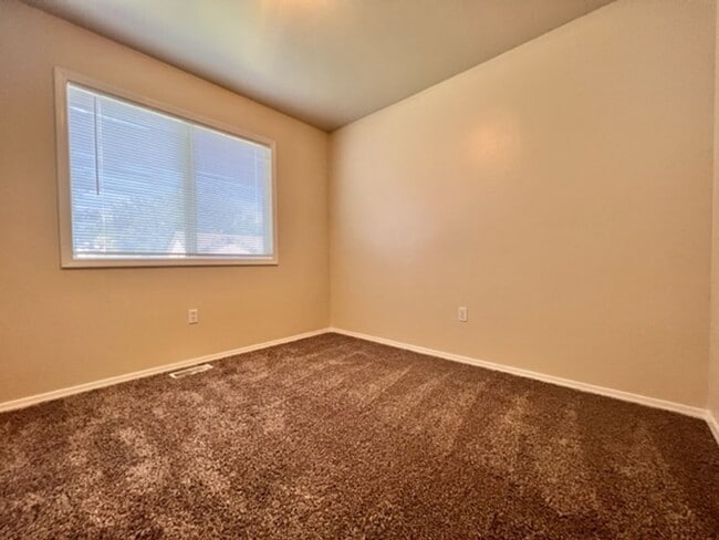 Building Photo - 8137 Waterfowl Ave