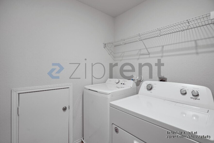 Building Photo - Unit