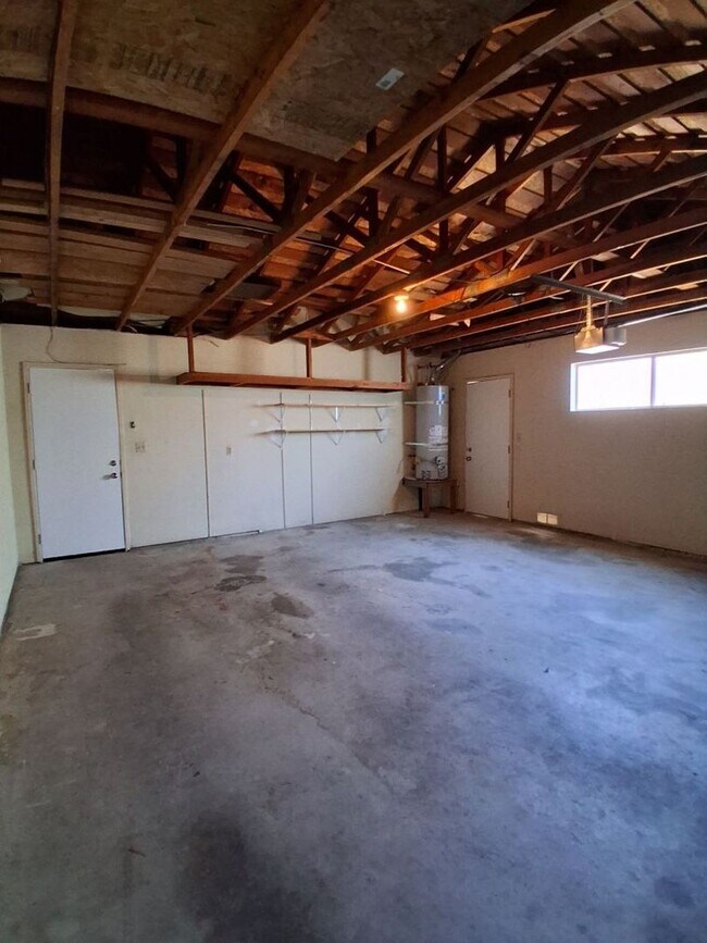 Building Photo - 6061 N Bungalow Ln