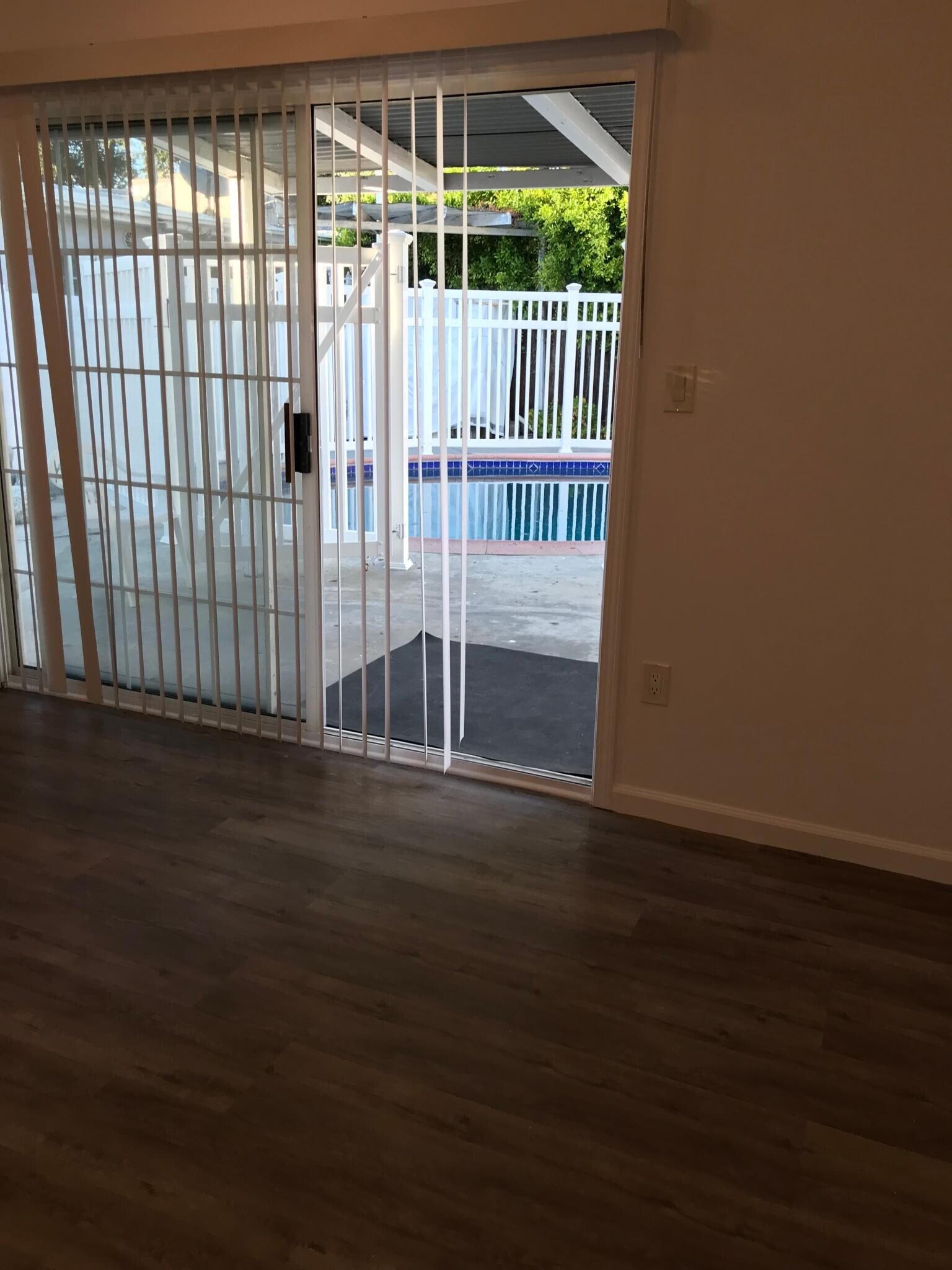 Building Photo - 5041 Alhama Dr