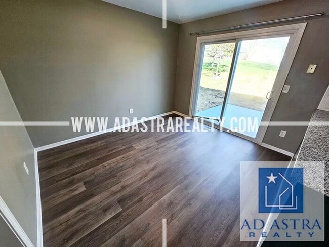 Building Photo - Very Nice 3 Bedroom 2 Bath Duplex in Overland Park-Available in JUNE!!