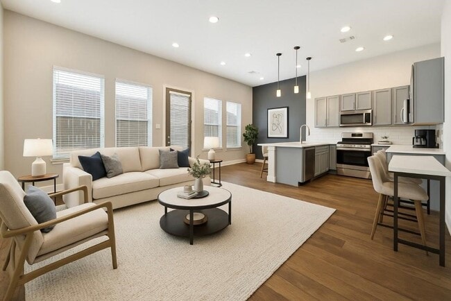 Building Photo - 614 Thornton Rd