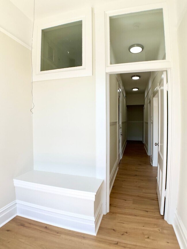 Building Photo - LOWERED PRICE! FULL FLOOR FLAT! Bay Window...