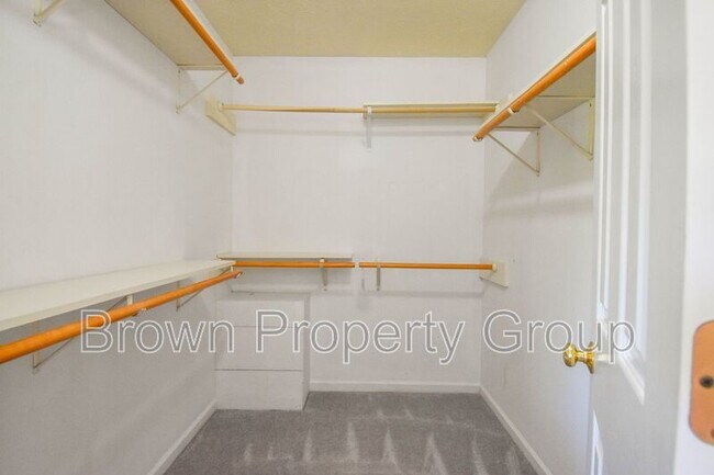 Building Photo - 867 Long Iron Dr