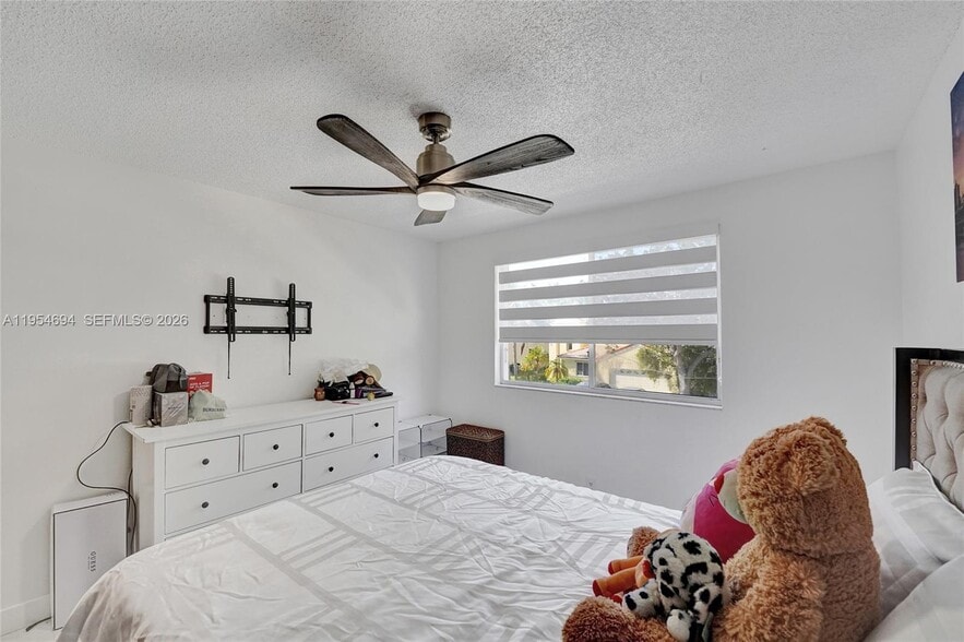 Building Photo - 1367 Camellia Cir