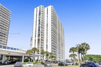 Building Photo - 20505 E Country Club Dr