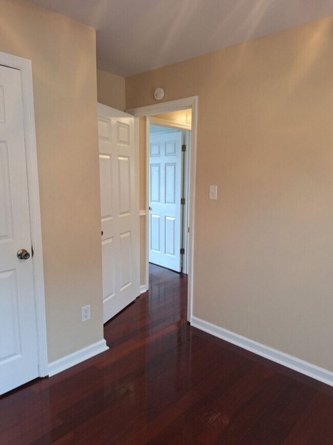 Building Photo - Convenient location to interstate in North...