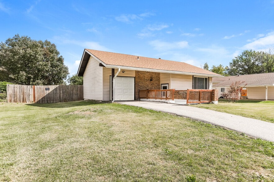 Building Photo - 1690 Woodman Dr