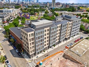 Building Photo - 10 Taber St