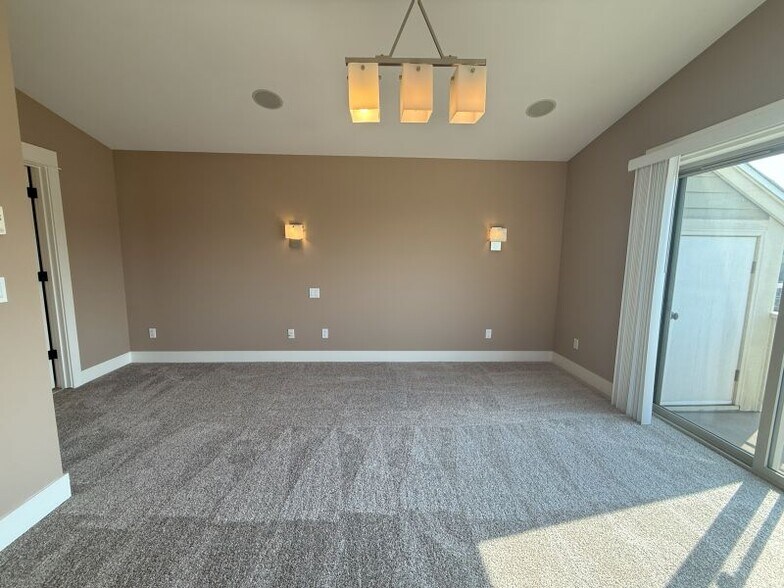 Building Photo - 2819 14th Ave W