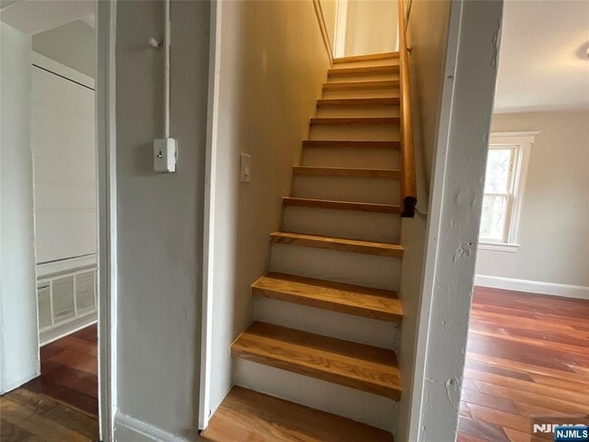 Building Photo - 165 Corabelle Ave