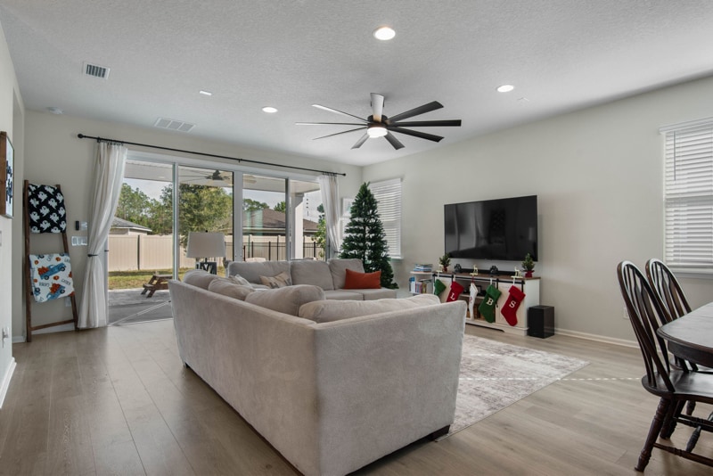 Building Photo - 143 Alderwood Pl