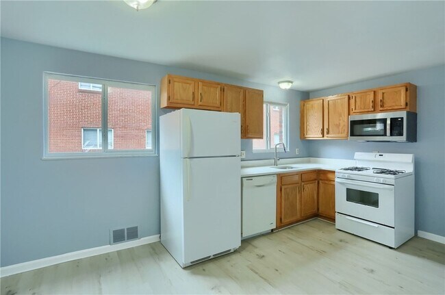 Building Photo - 436 Brierly Ln