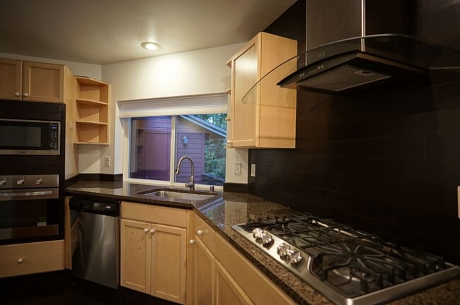 Building Photo - Beautiful home with 3 beds, 2.5 baths for rent