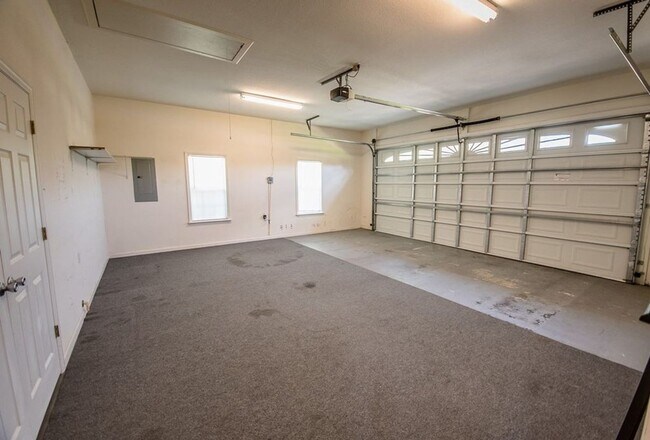 Building Photo - Spacious 4-Bedroom Home with Modern Amenities on Expansive Lot in Valdosta, GA