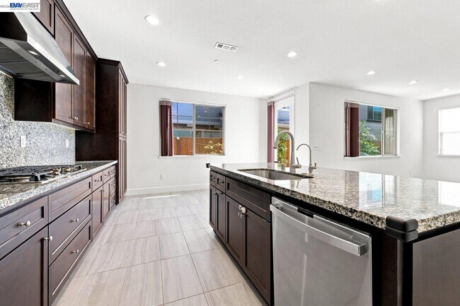 Building Photo - 33 Roccolino Ln