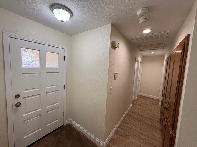 Building Photo - 2322 E Vassar Dr