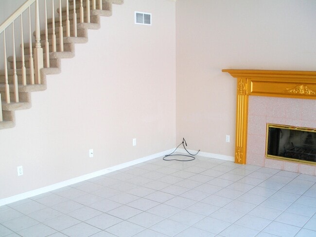 Building Photo - 45866 Fountain View Dr