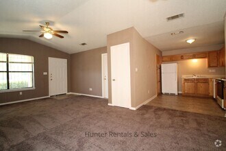 Building Photo - Delightful Duplex!