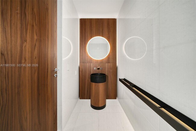 Building Photo - 5 Grove Isle Dr