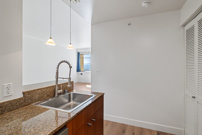Building Photo - 246 2nd St