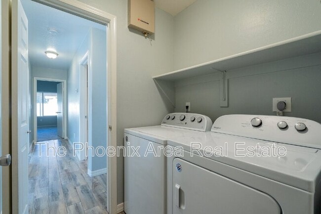 Building Photo - 1362 N McKenna Ln