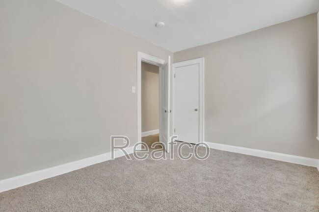 Building Photo - 498 N Champion Ave