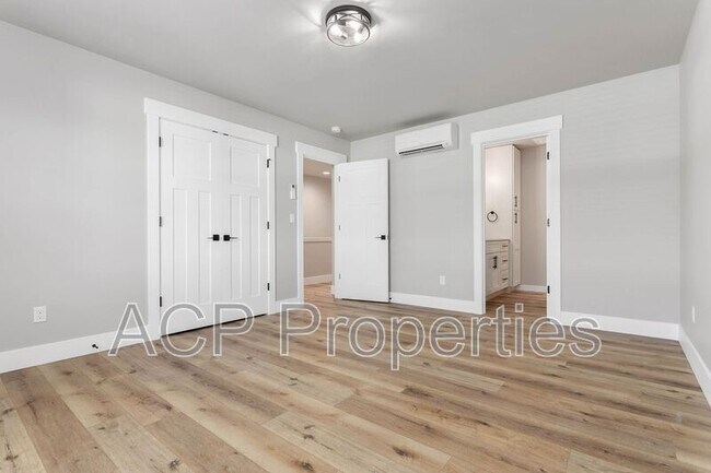 Building Photo - 2205 DeJong Dr