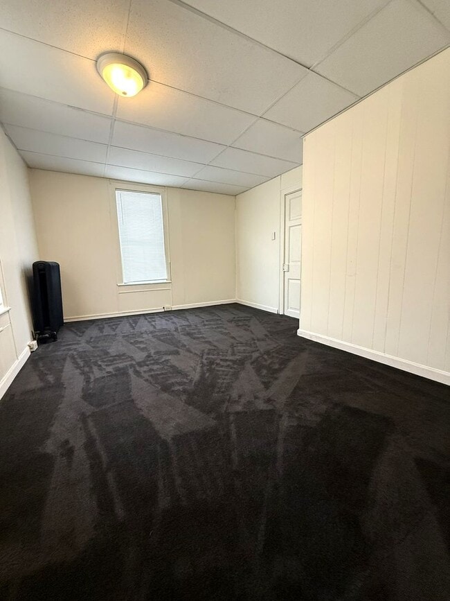 Building Photo - 704 W Main St