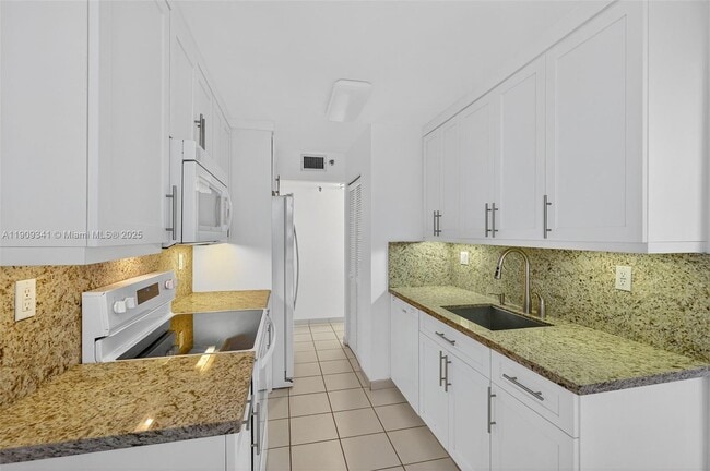 Building Photo - 6061 Collins Ave