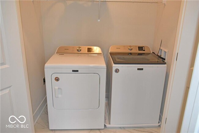 Building Photo - 874 Kinzer Ave