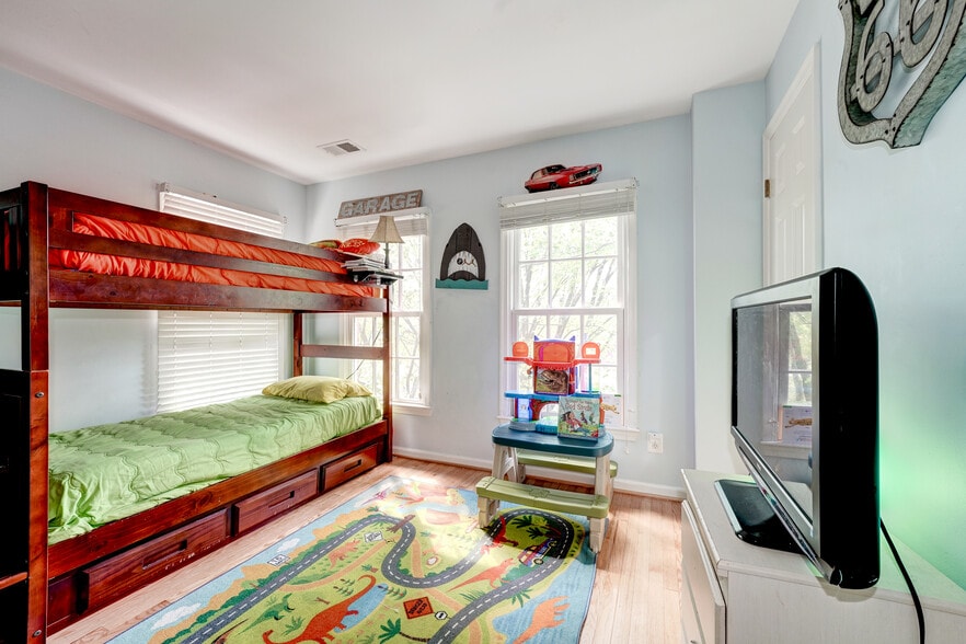 Second floor bedroom with large closet! - 502 Fallsgrove Dr