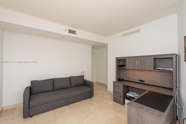 Building Photo - 16275 Collins Ave