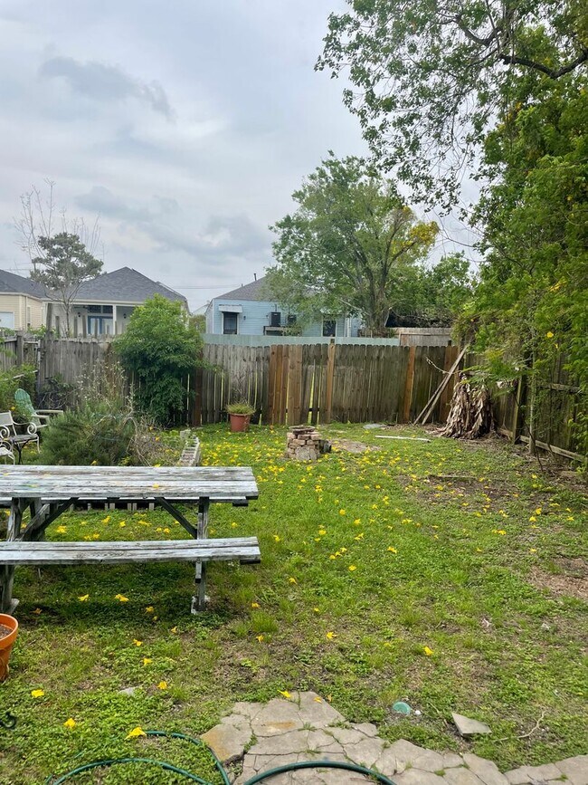Building Photo - Charming 3 bedroom close to Freret Street, Uptown, Downtown and MORE!!!