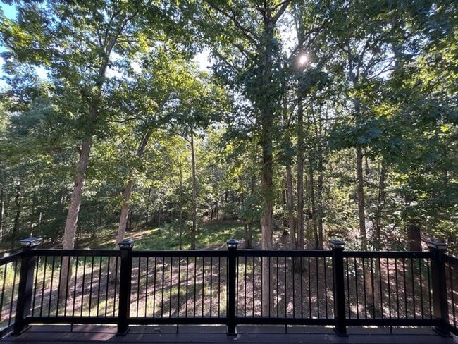 Building Photo - The Oaks on Lake Carolina