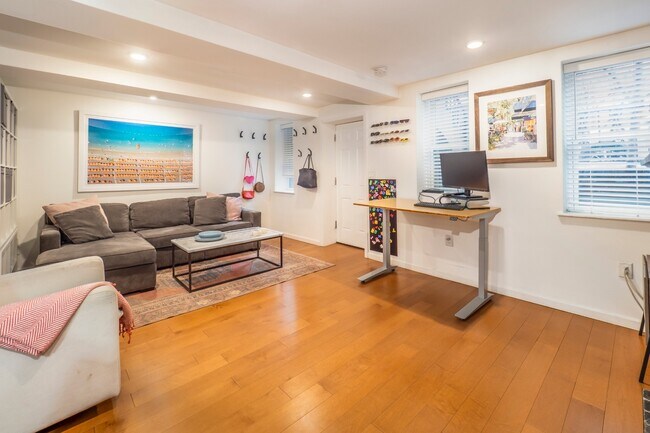 Building Photo - 226 1st St