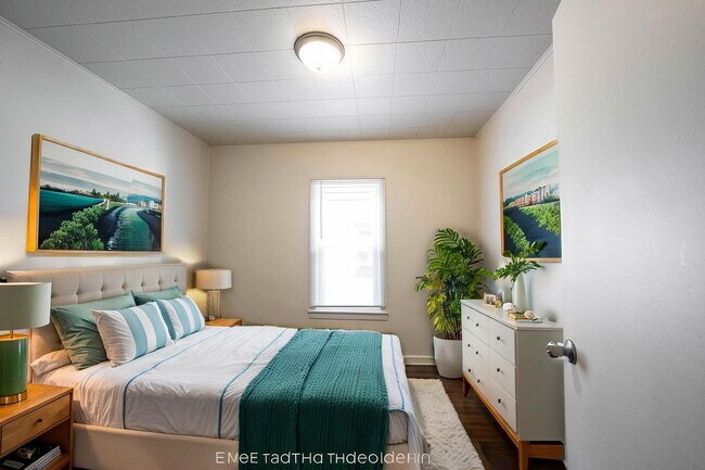 Building Photo - "Charming 2-Bedroom Duplex with Hardwood Floors in Indianapolis - Perfect Rental Opportunity!"