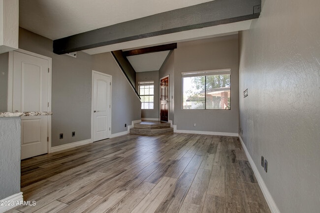 Building Photo - 2215 W Augusta Ave