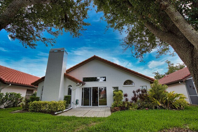 Building Photo - Seasonal Short-Term 3 Bedroom 3 Bathroom Home in The Patio Homes of Chestnut Creek!