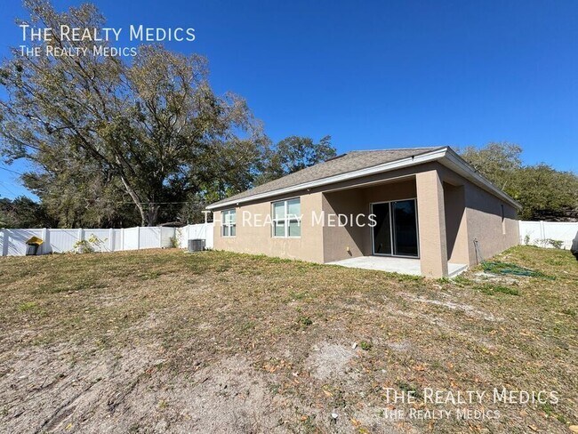 Building Photo - 1028 Salina St SE