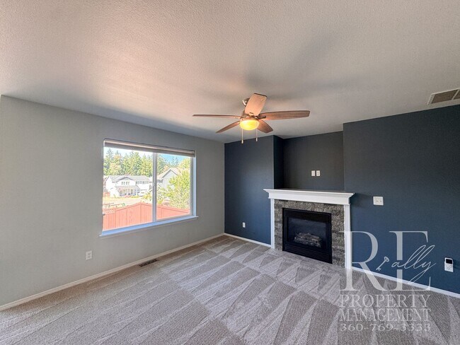 Building Photo - Spacious Bremerton Retreat with Designer Kitchen, Large Fenced Yard & Primary Suite