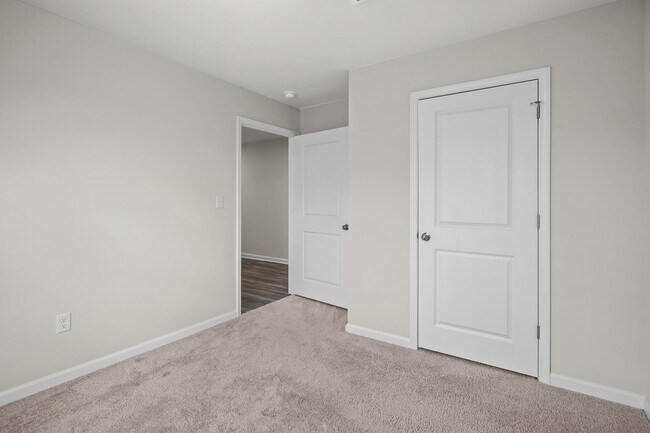 Building Photo - Beautiful 4/2 home with NEW fenced yard