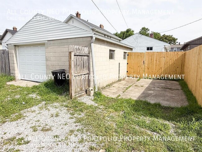 Building Photo - 677 Frebis Ave